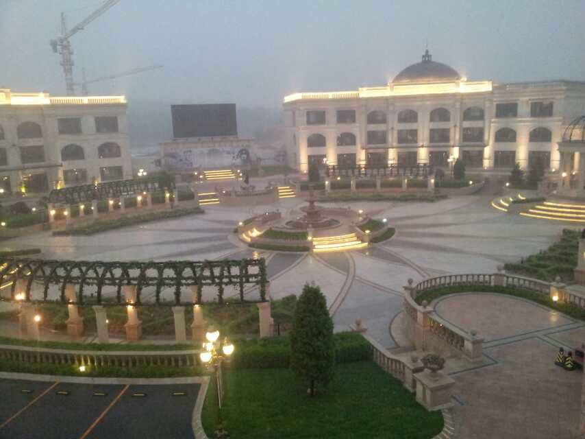 雨中圓形廣場